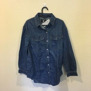 Boohoo Tops - NWT Boohoo 'Claudia' oversized denim shirt Boohoo Tops - NWT Boohoo 'Claudia' oversized denim shirt